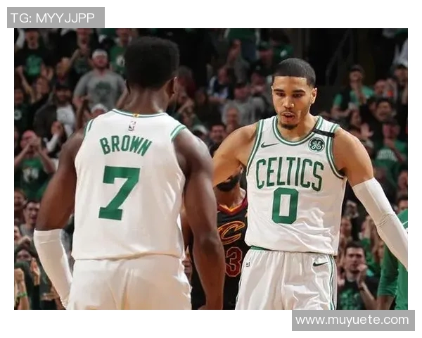 黄蜂队与76人队激战成和双方表现精彩引发球迷热议